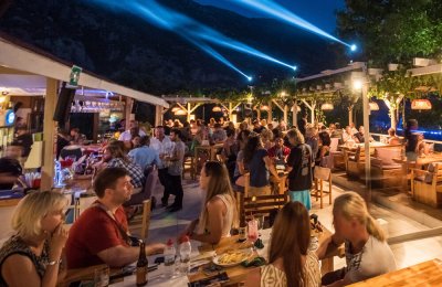 Buzz Beach Bar & Restaurant