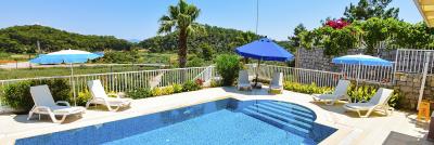 villa_holidays_top